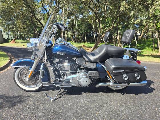 HARLEY-DAVIDSON ROAD KING CLASSIC 